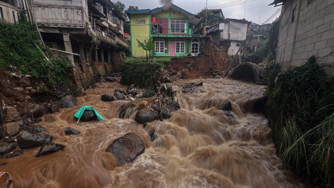 banjir-bandang-terjang-puncak-bogor-1740987121215_169